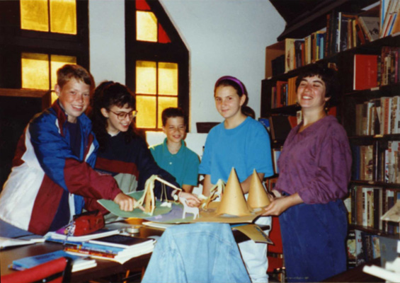 Temple Tikvah school teacher and students, ca. 1985