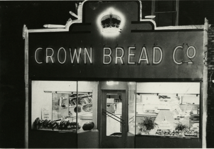 Crown Bread Company storefront, 311 Augusta Street, Toronto, 1952. Ontario Jewish Archives, Blankenstein Family Heritage Centre, accession 2017-10-5.