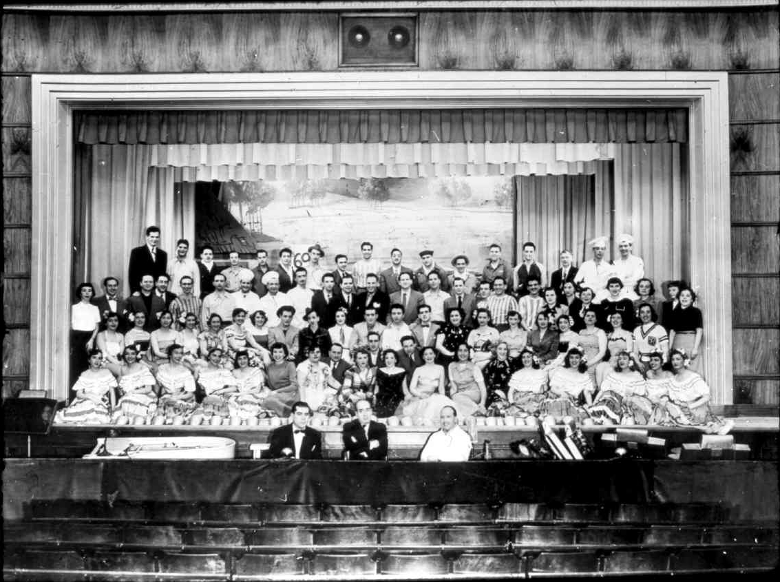 Y.M.-Y.W.H.A. theatre group, [ca. 1950]. Ontario Jewish Archives, fonds 61, series 6, item 17.