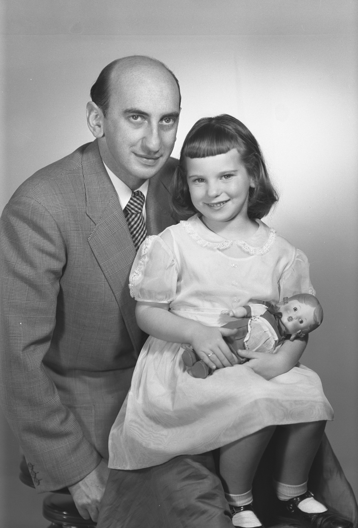 Emil and Esther Gartner, Nov. 1953. Photo by Sylvia Schwartz