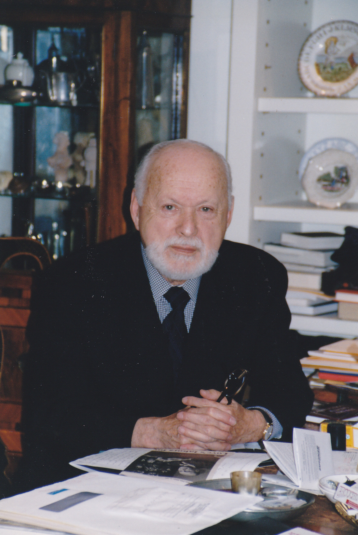 Dr. Fred Weinberg at his desk, ca. 2001. Ontario Jewish Archives, accession 2015-12-1.