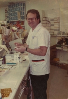 Hilton Silberg in his pharmacy in Dundas, ON, in 1984. OJA, accession #2015-9/2.