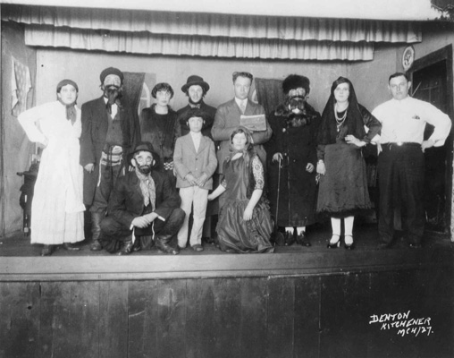 Members of the Yiddish theatre group, 1927