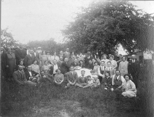 A community picnic at the Kerschenbaum farm near Kitchener, 1924