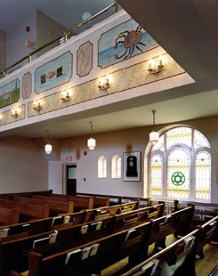 Interior view of the southern wall of the Kiever synagogue.